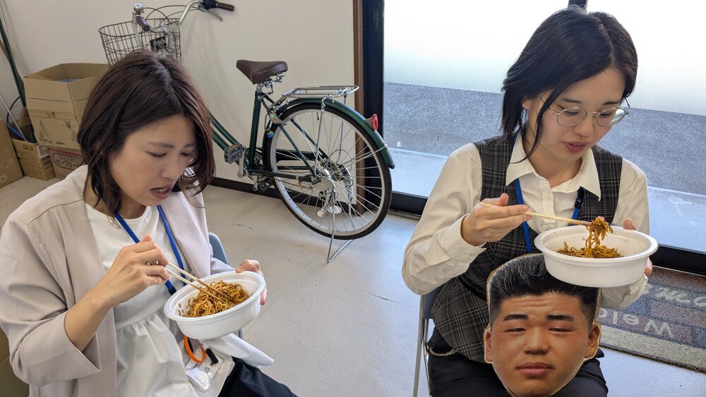 親和会記事忘年会動画制作中3.jpg